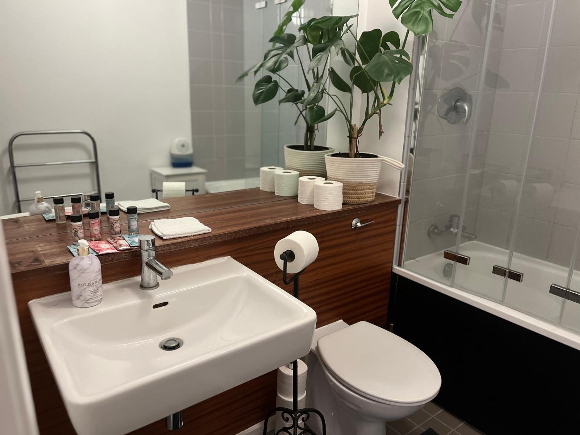 The Room King Size Bed And Private Bathroom Dublin Exterior foto